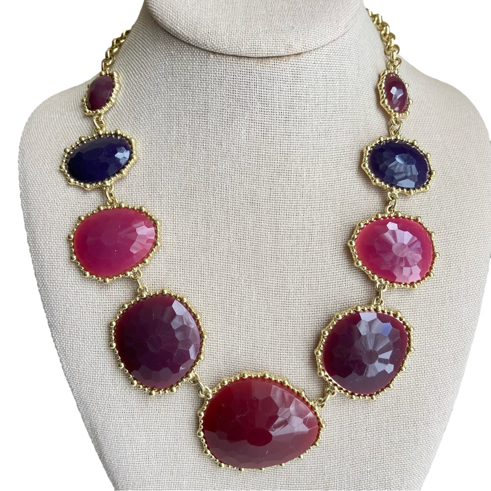 Statement necklace with faceted acrylic cabochon segments in purple plum rose